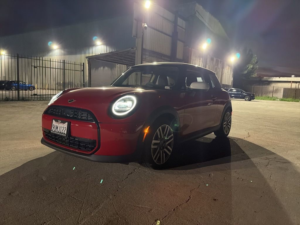 Used 2025 MINI Cooper 2-Door Hardtop image 1