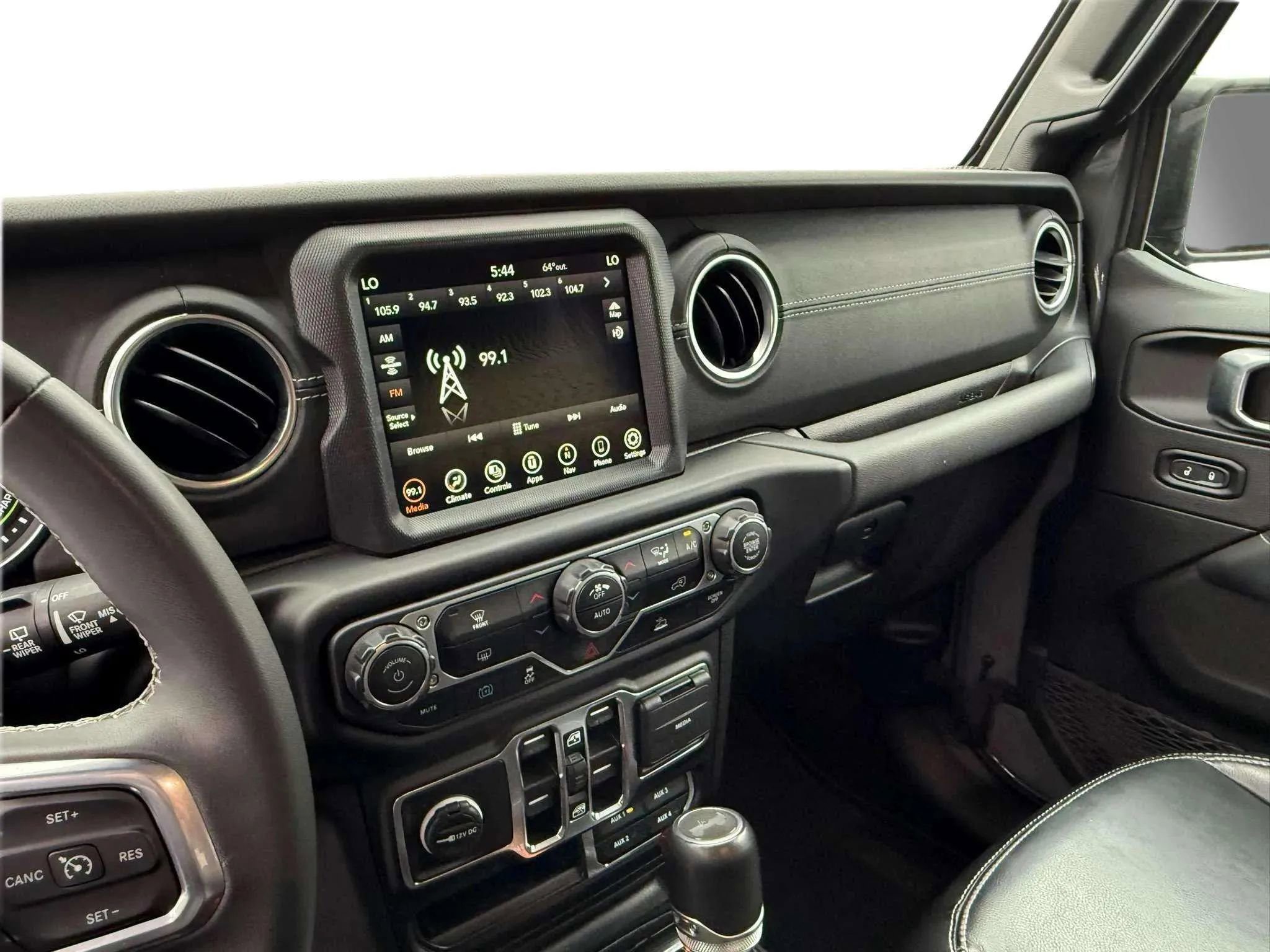 Used 2023 Jeep Wrangler Unlimited Sahara image 24