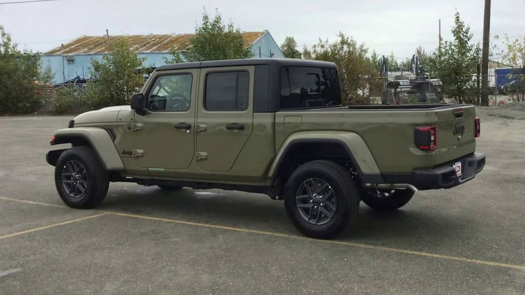 New 2025 Jeep Gladiator Sport image 6