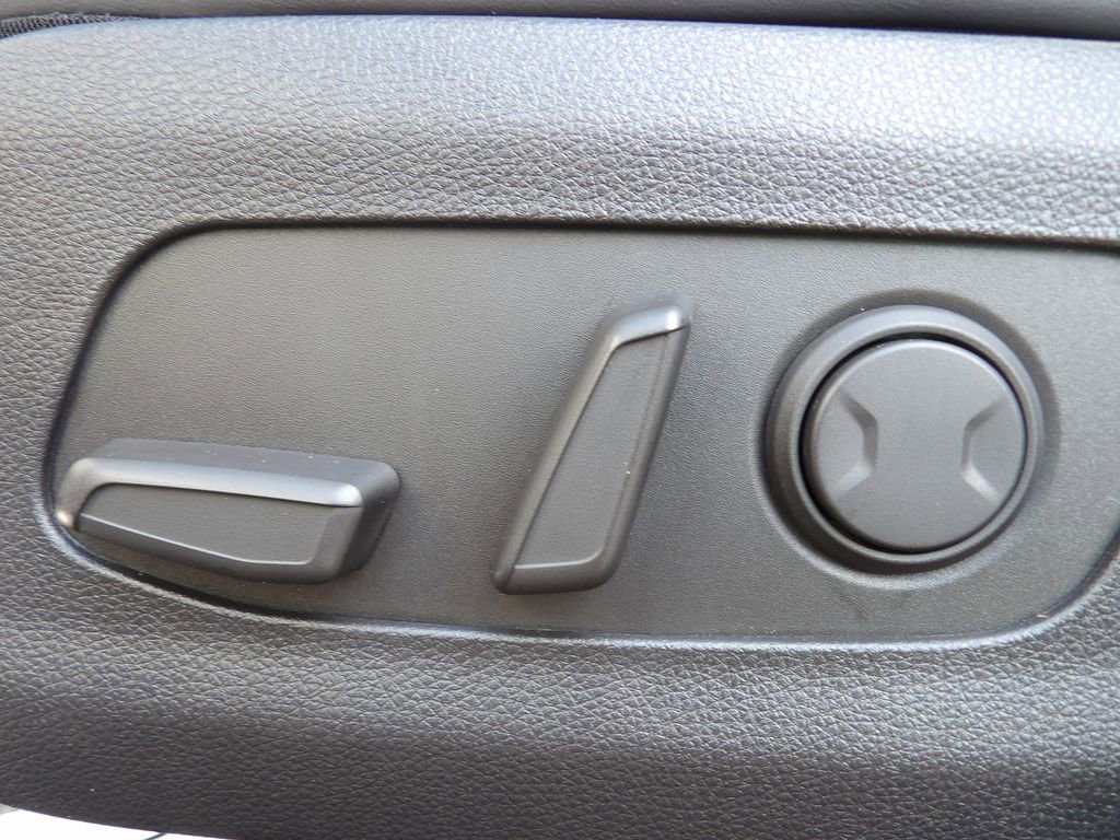 Used 2022 Kia Carnival LX FWD image 13