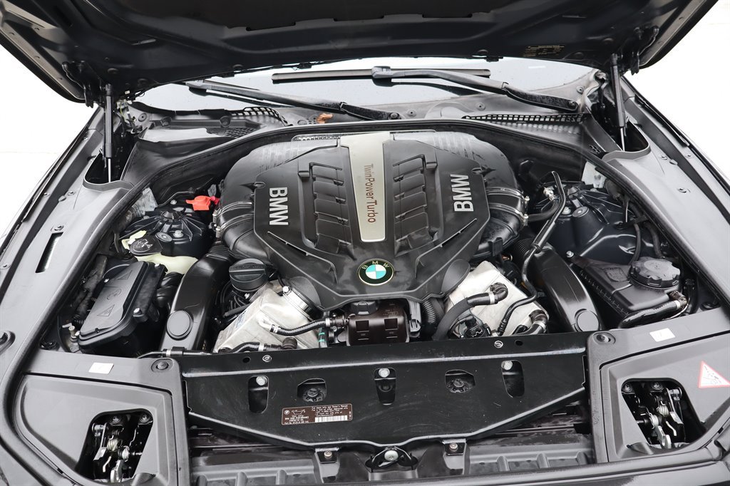 Used 2013 BMW 550i Sedan RWD image 40