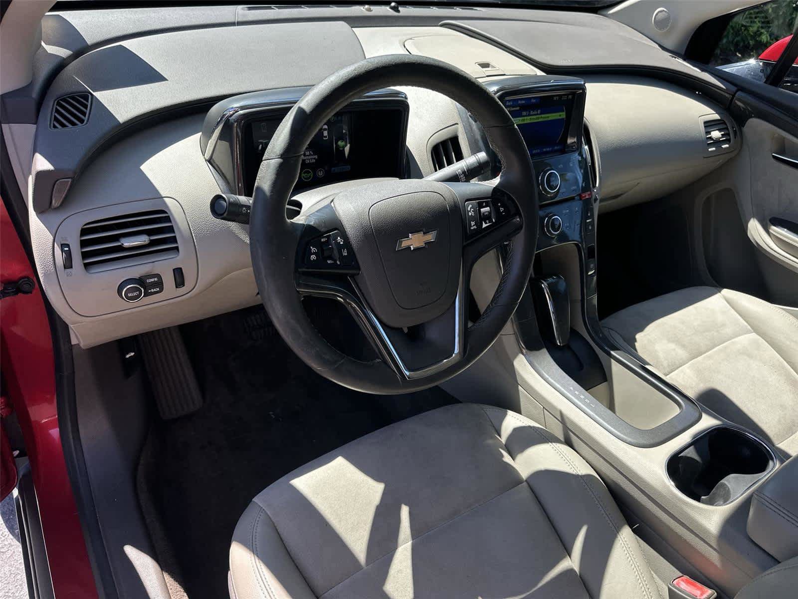 Used 2013 Chevrolet Volt Premium w/ Premium Trim Package FWD image 2