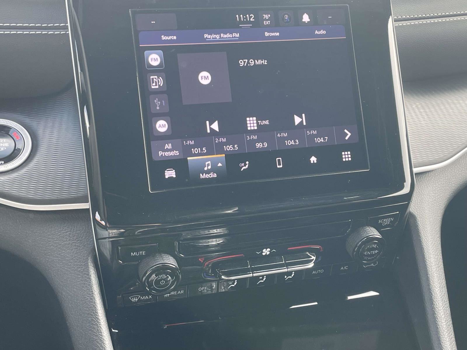 Used 2024 Jeep Grand Cherokee Laredo w/ MOPAR Finishing Package image 13