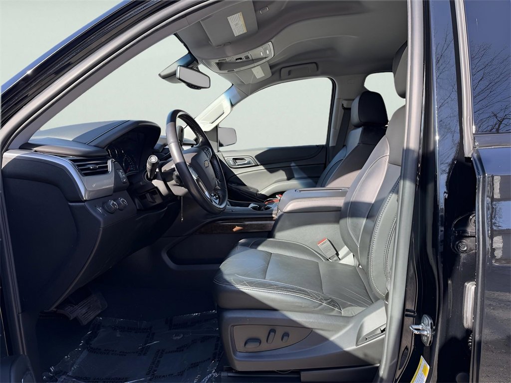 Used 2019 Chevrolet Tahoe LT w/ RST Edition image 17