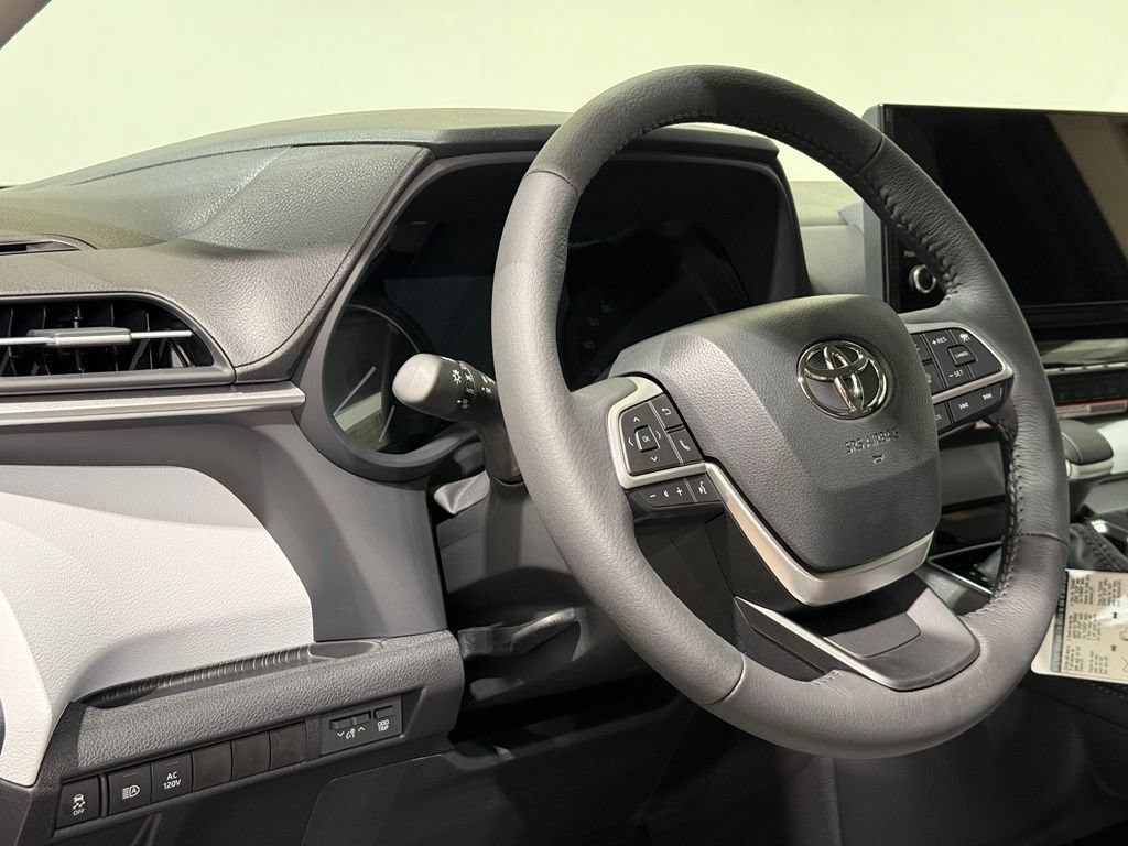 New 2026 Toyota Sienna XLE FWD image 17