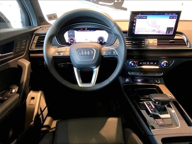 Certified 2025 Audi Q5 2.0T Premium Plus w/ Premium Plus Package AWD/4WD image 11