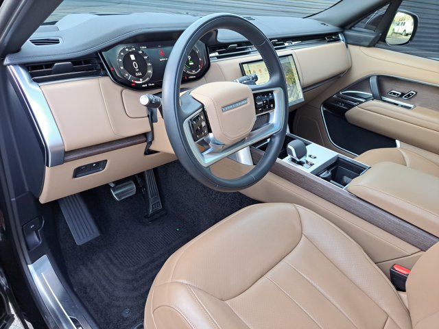 Used 2025 Land Rover Range Rover SE AWD/4WD image 17
