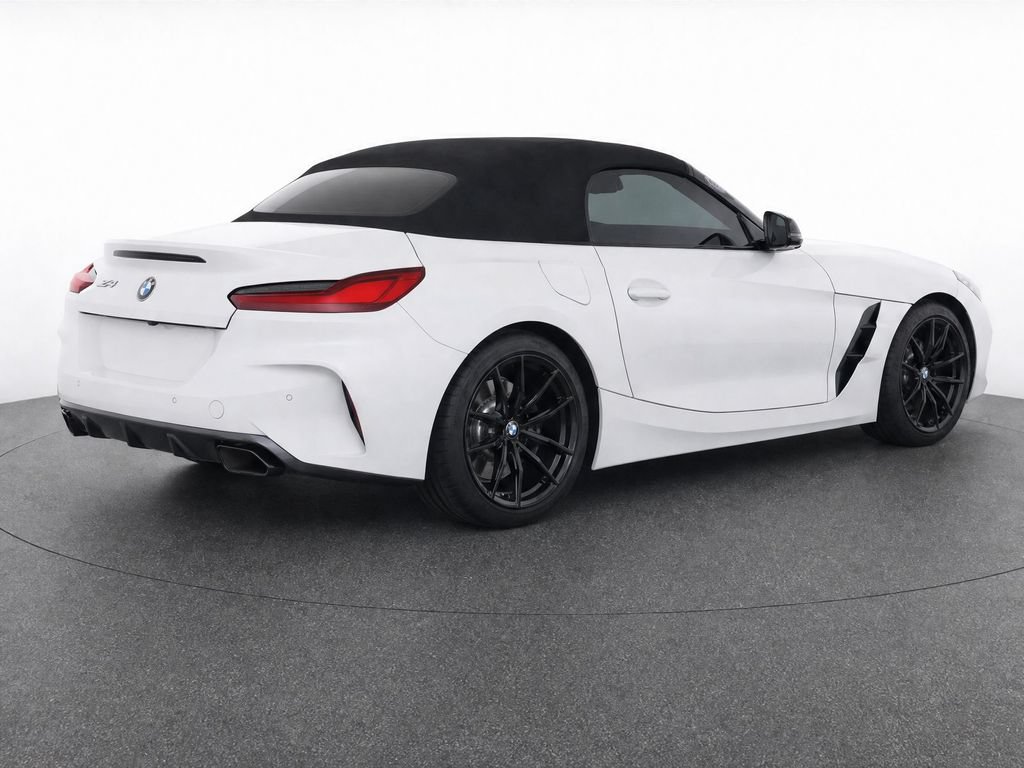 Used 2023 BMW Z4 sDrive30i RWD image 3