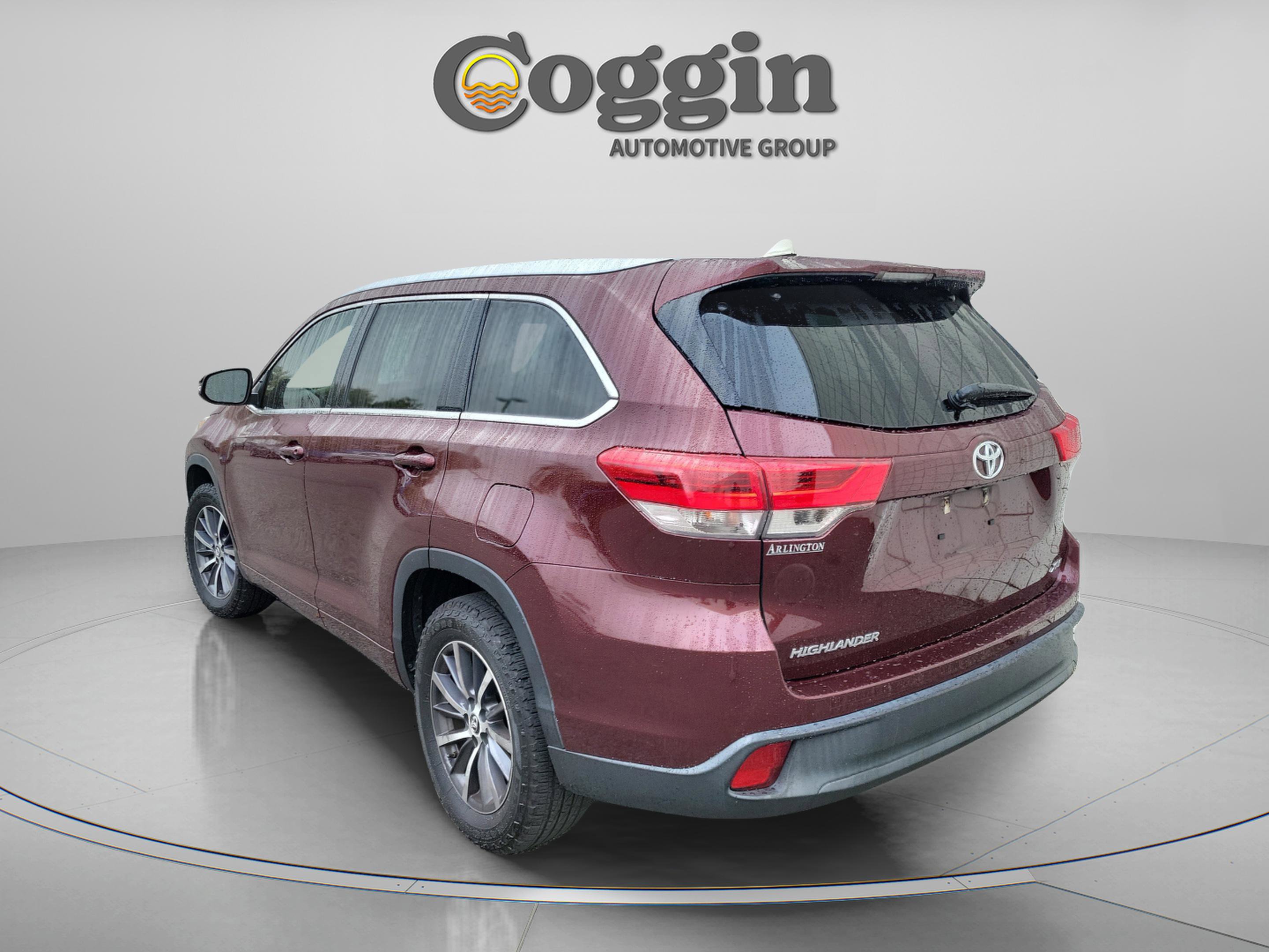 Used 2017 Toyota Highlander XLE image 3