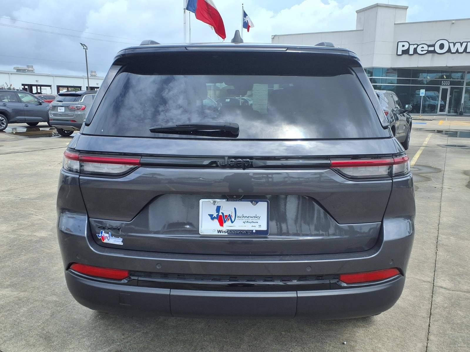Used 2025 Jeep Grand Cherokee Altitude AWD/4WD image 6