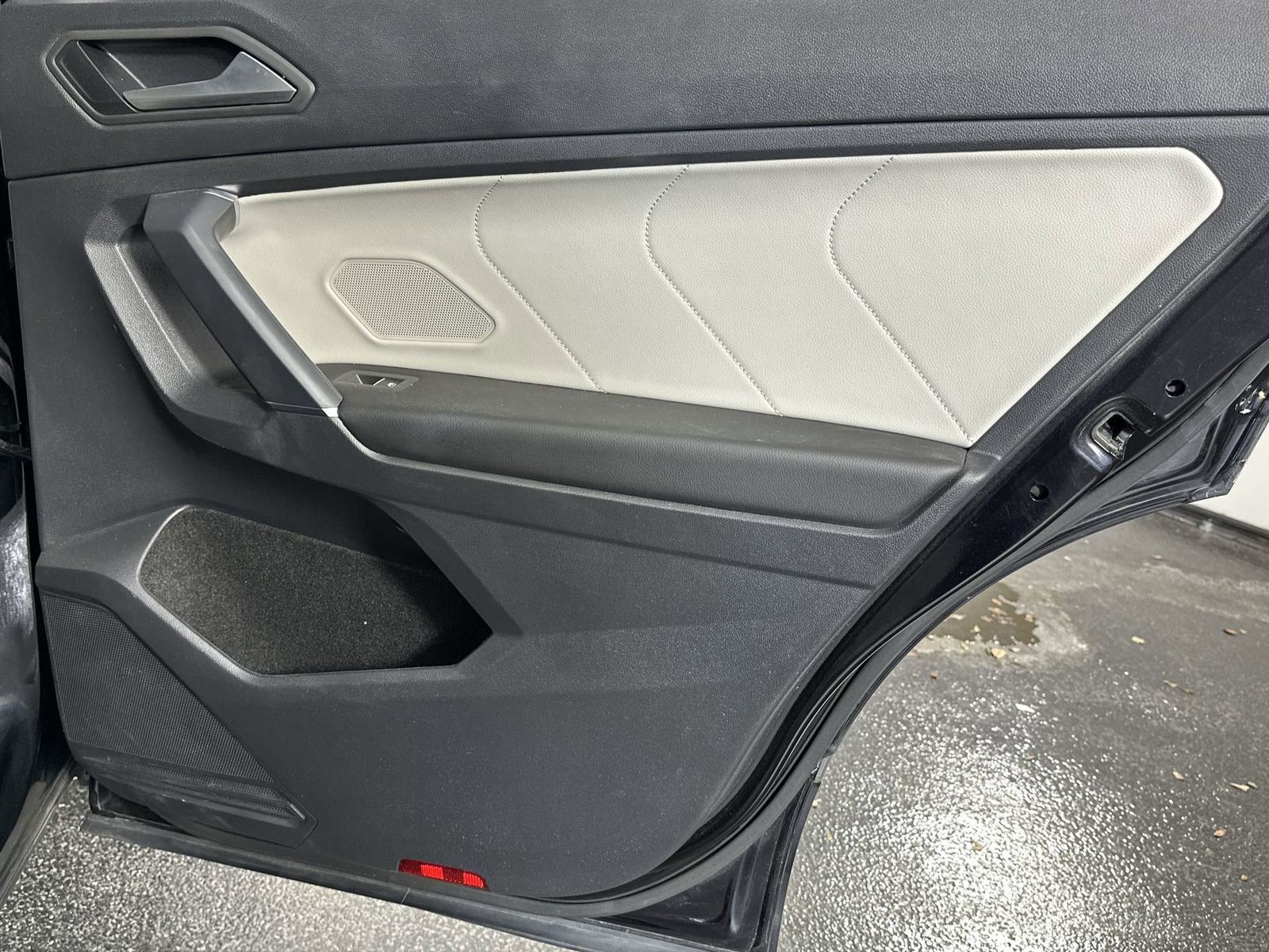 Used 2020 Volkswagen Tiguan SEL Premium R-Line image 36