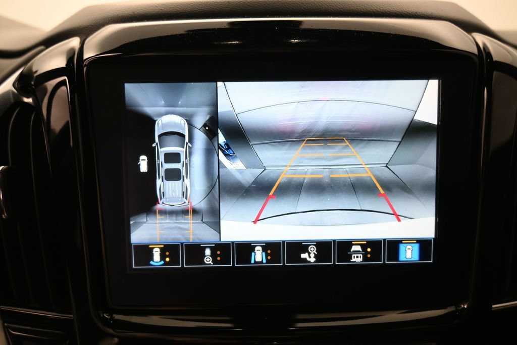 Used 2023 Chevrolet Traverse High Country FWD image 19