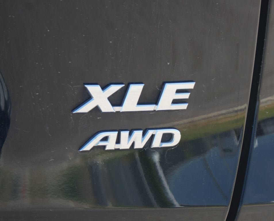 Used 2025 Toyota RAV4 XLE AWD/4WD image 18