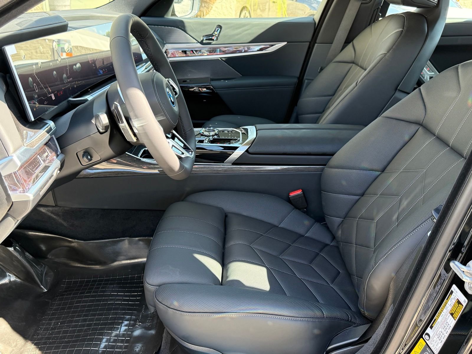 New 2026 BMW 750e xDrive w/ Premium Package AWD/4WD image 21