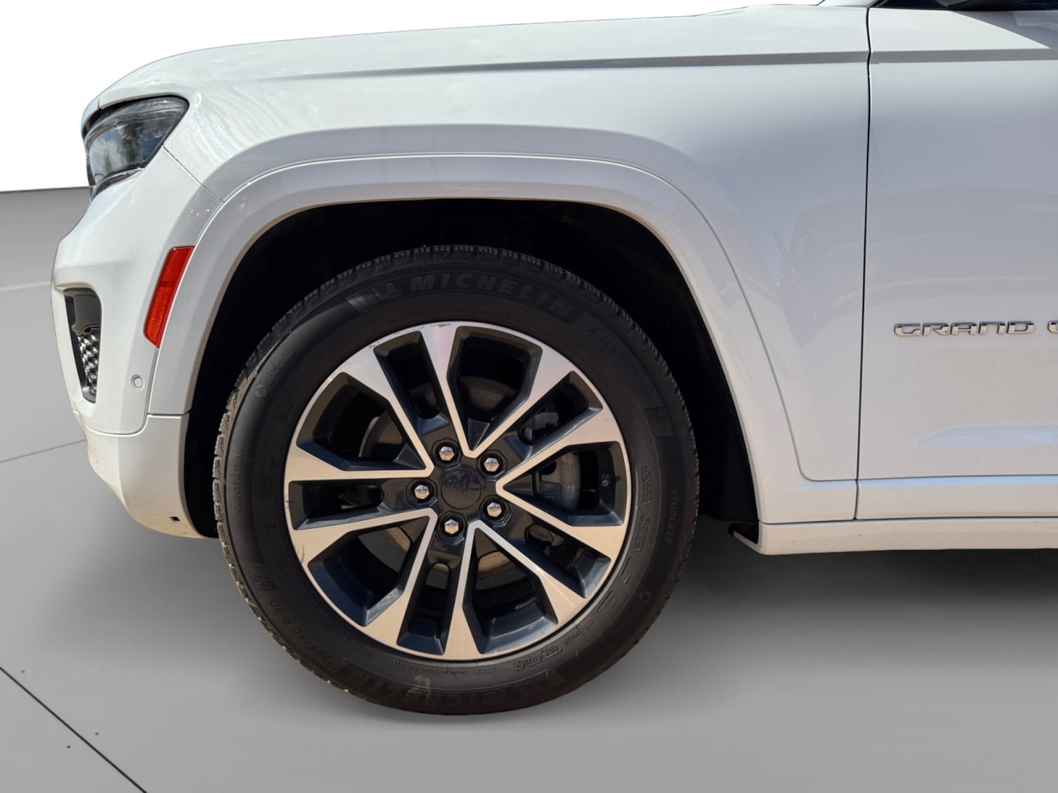Used 2022 Jeep Grand Cherokee L Overland w/ Luxury Tech Group IV AWD/4WD image 9