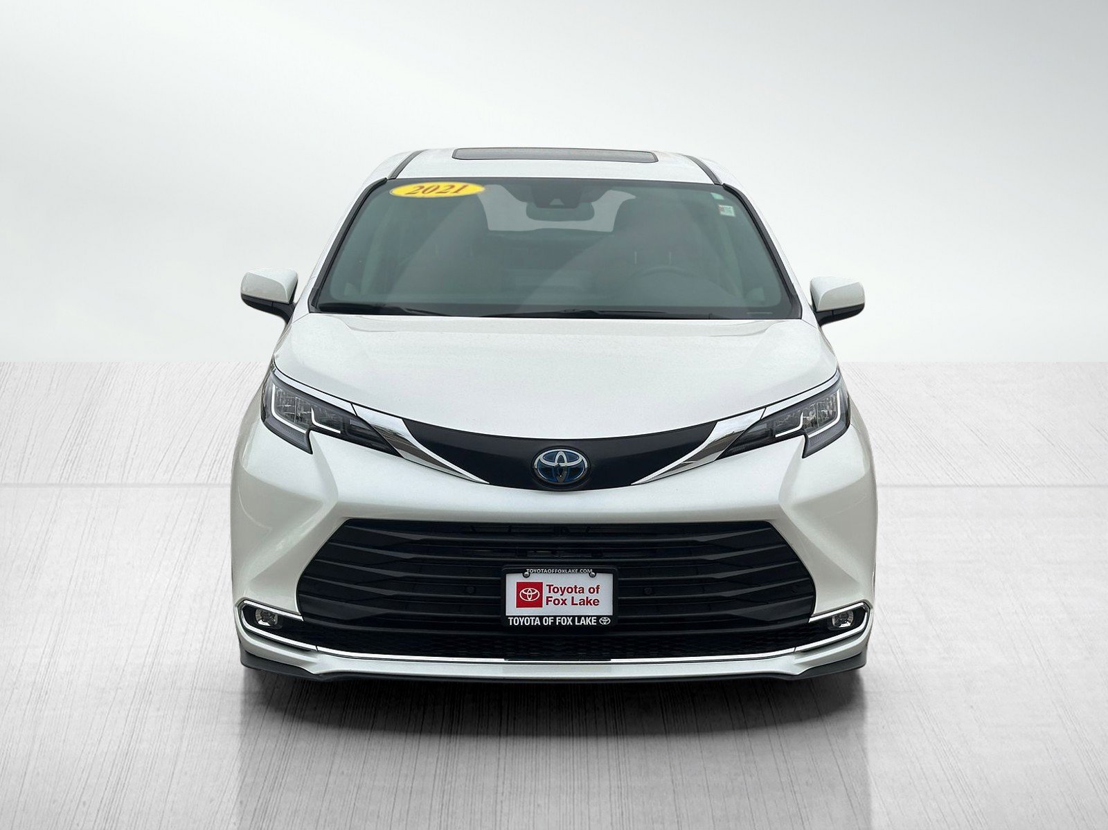 Used 2021 Toyota Sienna XLE AWD/4WD image 2