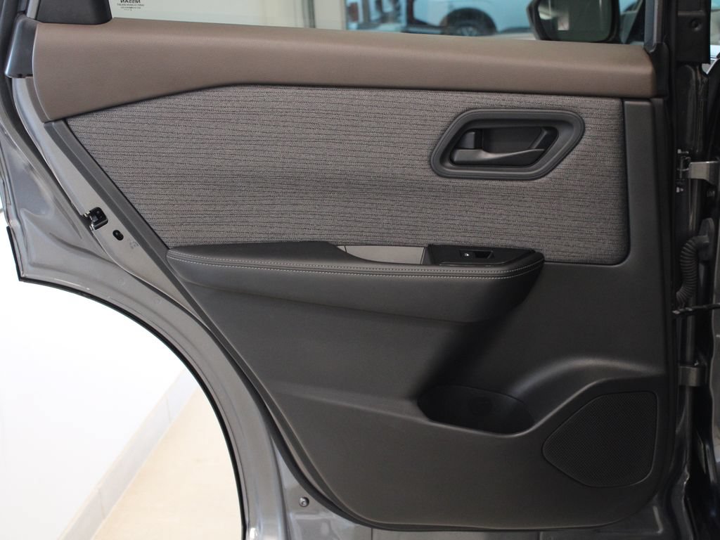 Used 2023 Nissan Rogue SV w/ SV Premium B Package FWD image 26