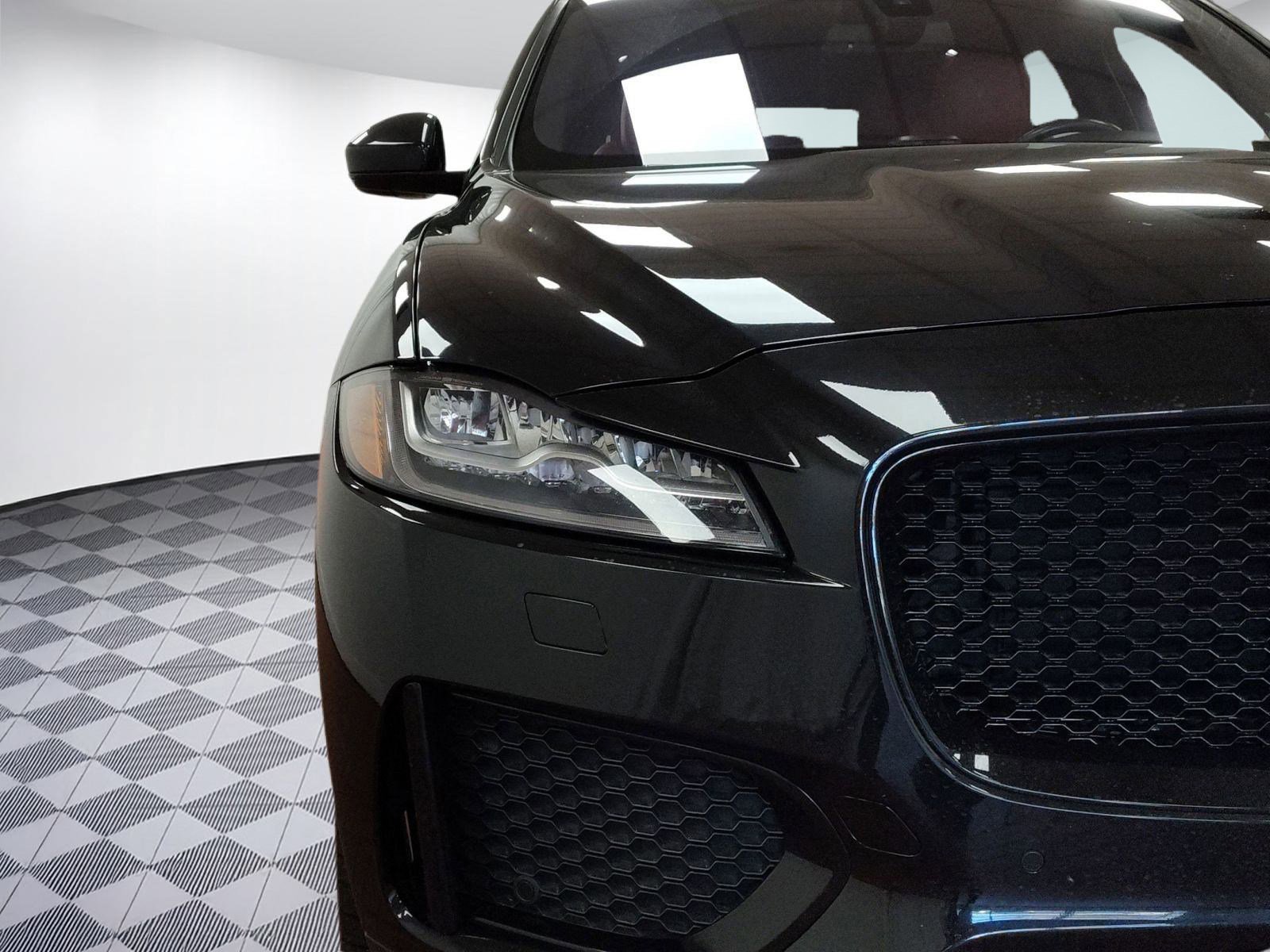 Used 2017 Jaguar F-PACE S image 10