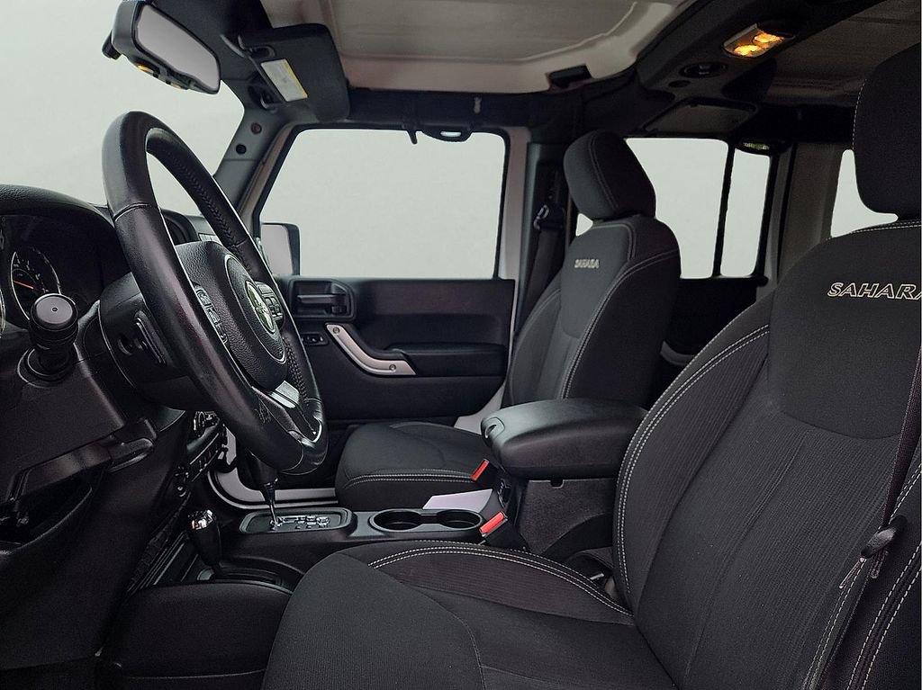 Used 2018 Jeep Wrangler Unlimited Sahara w/ Connectivity Group image 13