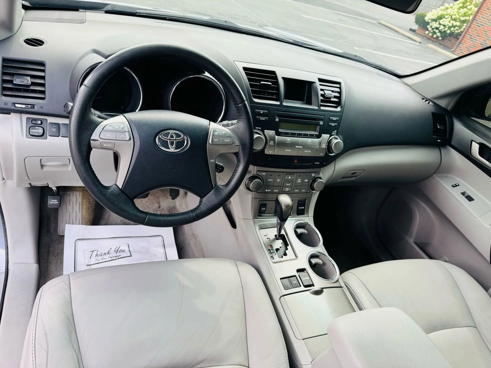 Used 2010 Toyota Highlander SE image 8