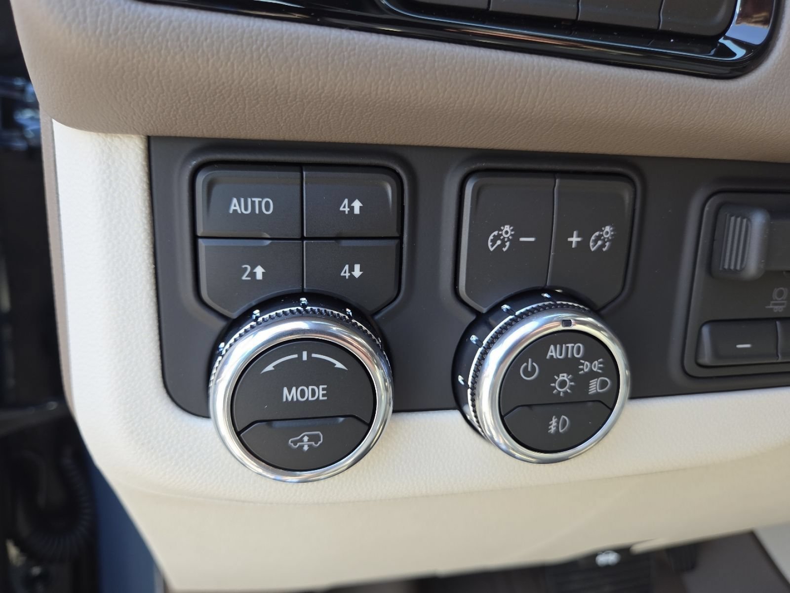 New 2026 GMC Yukon XL Denali w/ Denali Reserve Package AWD/4WD image 6