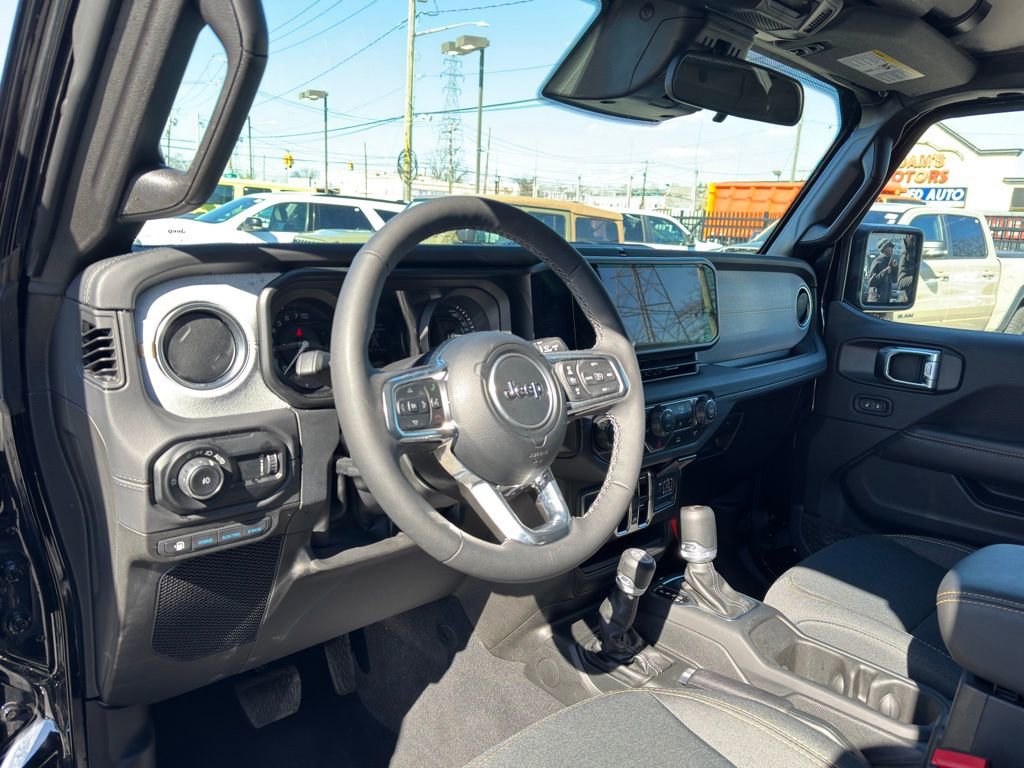 Certified 2025 Jeep Wrangler Unlimited Sahara image 12