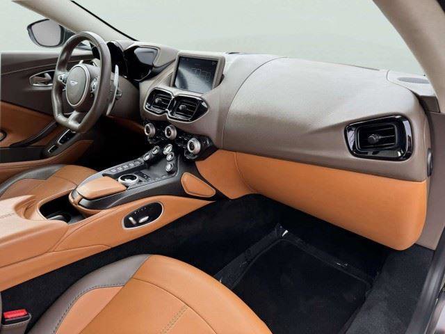Used 2022 Aston Martin V8 Vantage Roadster RWD image 39