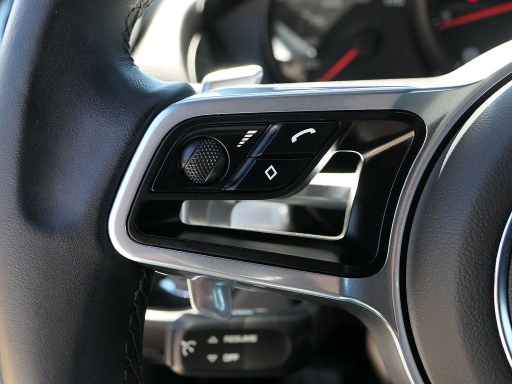 Used 2024 Porsche 718 Boxster RWD image 13