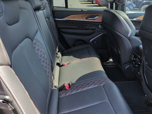 Used 2024 Jeep Grand Cherokee Summit image 11