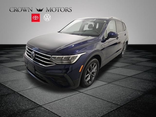 Used 2023 Volkswagen Tiguan SE w/ Panoramic Sunroof Package AWD/4WD image 3