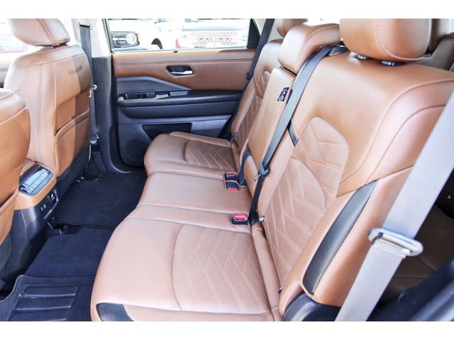 Used 2023 Nissan Pathfinder Platinum w/ Cargo Package AWD/4WD image 13