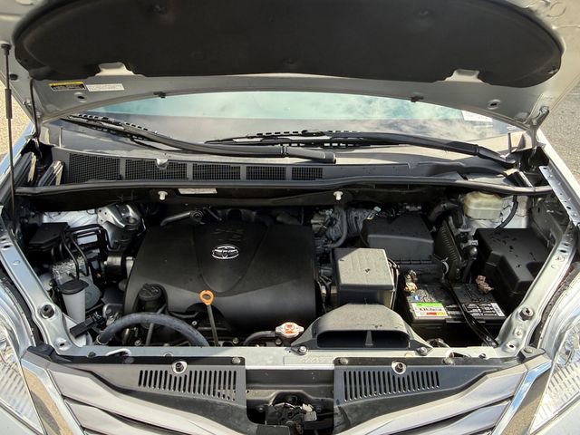 Used 2017 Toyota Sienna XLE w/ XLE Navigation Package AWD/4WD image 30