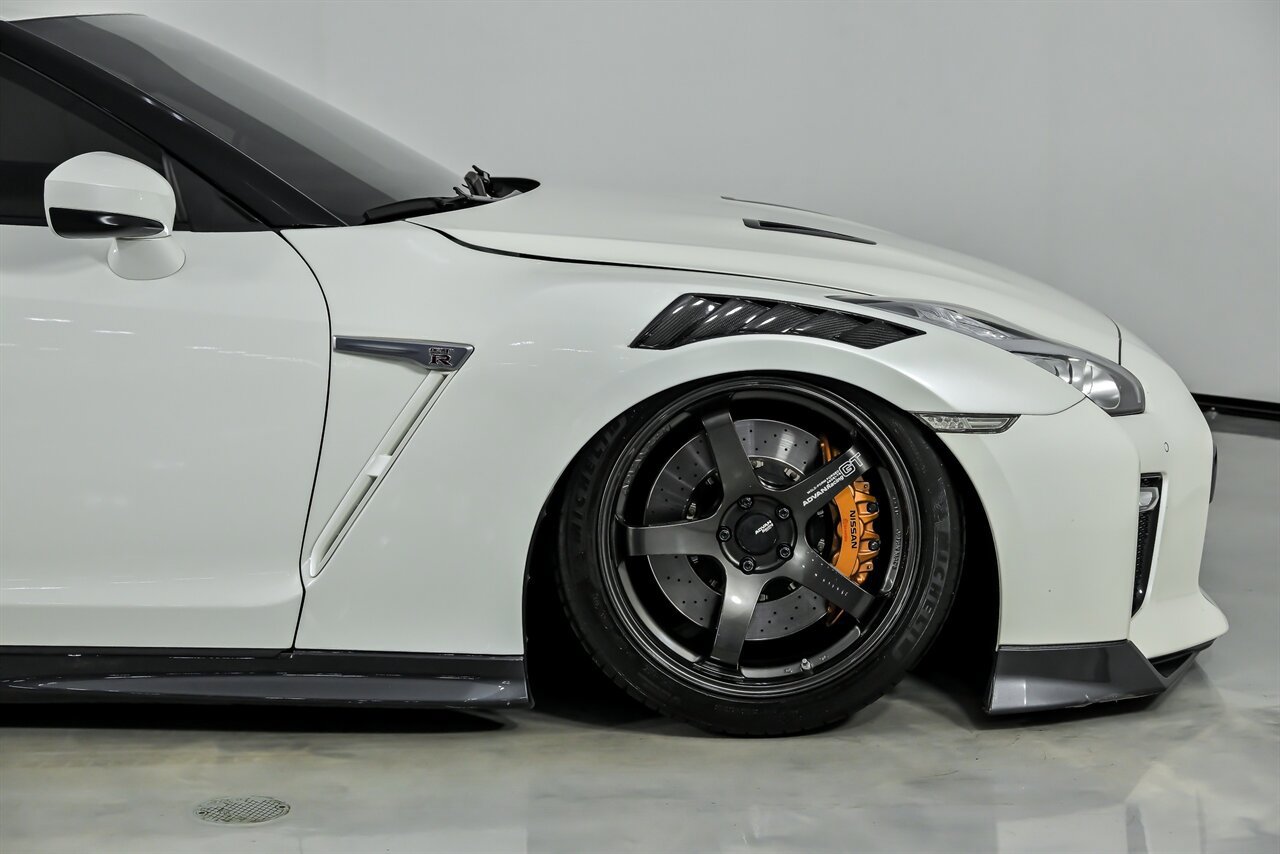 Used 2019 Nissan GT-R Premium w/ Premium Interior Package image 16