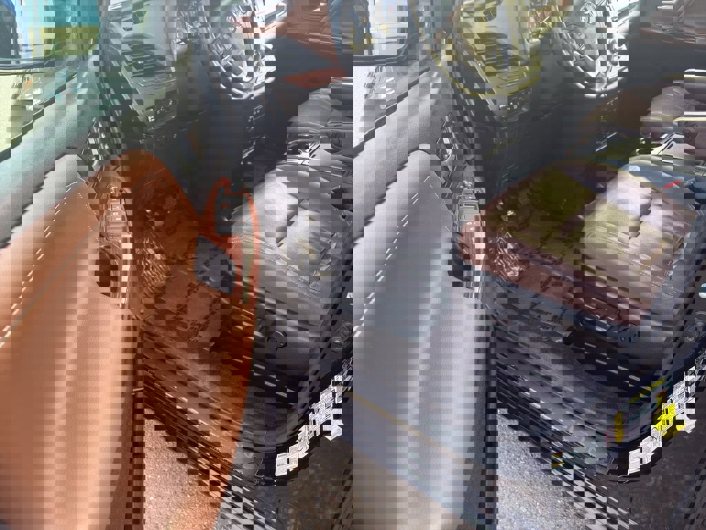 Used 2017 Toyota Sienna Limited Premium image 5