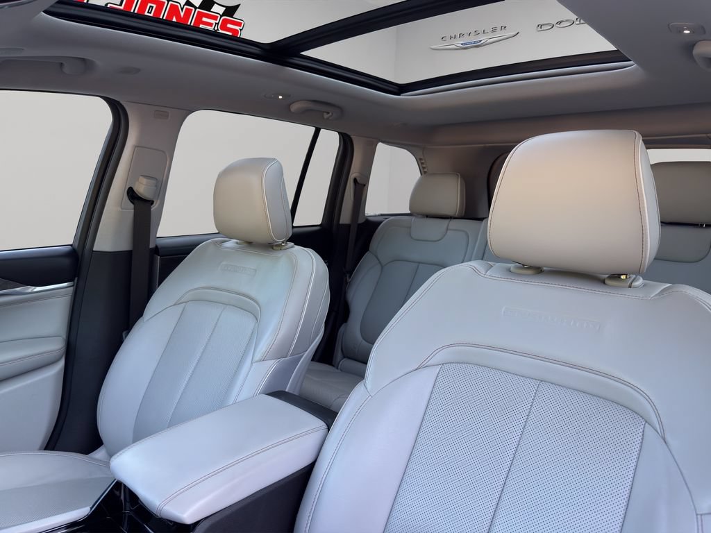 Used 2022 Jeep Grand Cherokee Overland RWD image 5