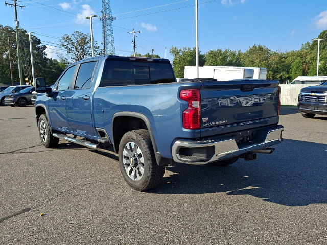 Used 2024 Chevrolet Silverado 2500 LT AWD/4WD image 4