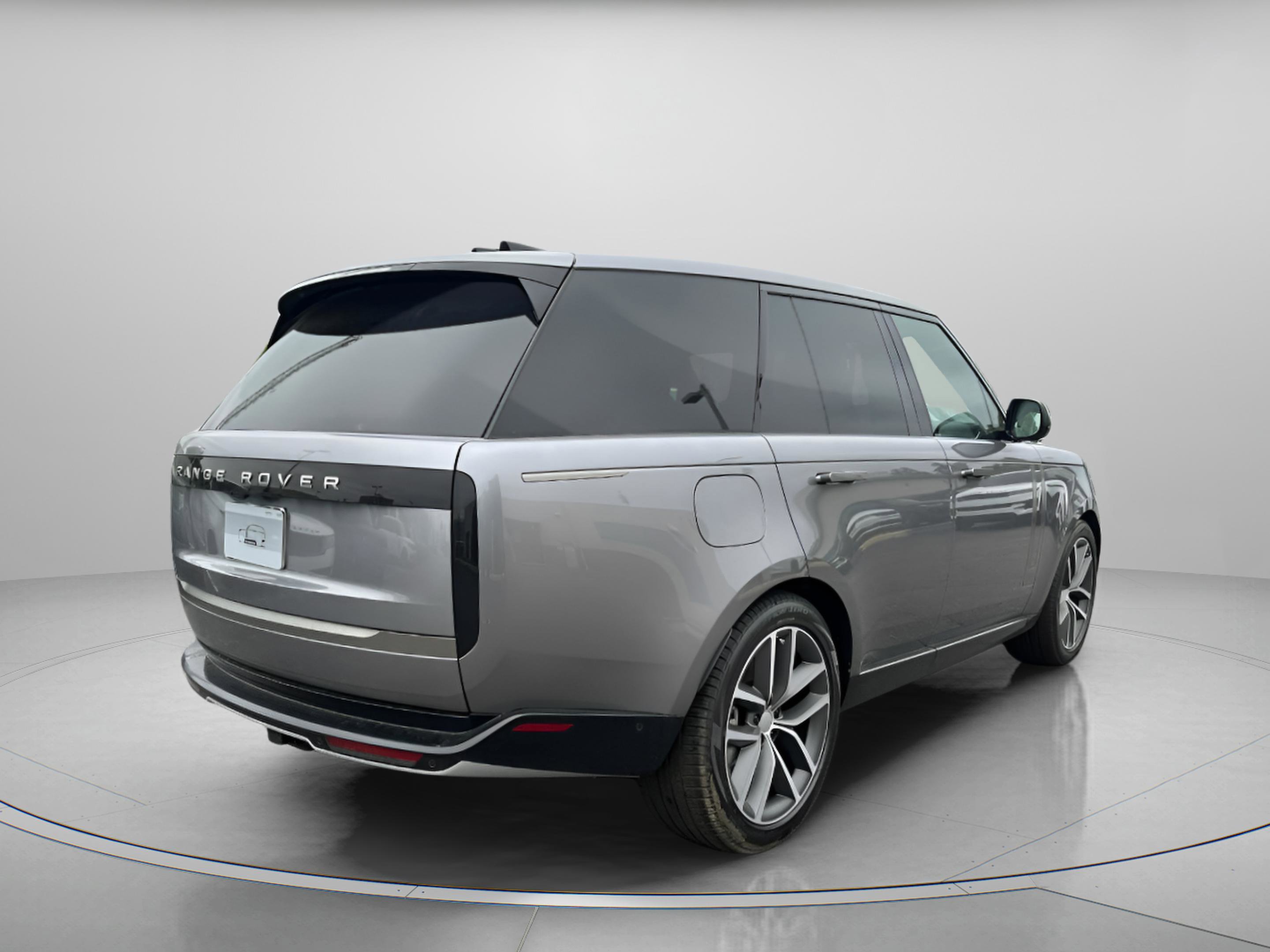 New 2025 Land Rover Range Rover SE image 5