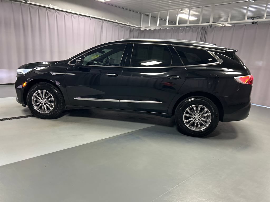 Used 2024 Buick Enclave Essence w/ Technology Package FWD image 4