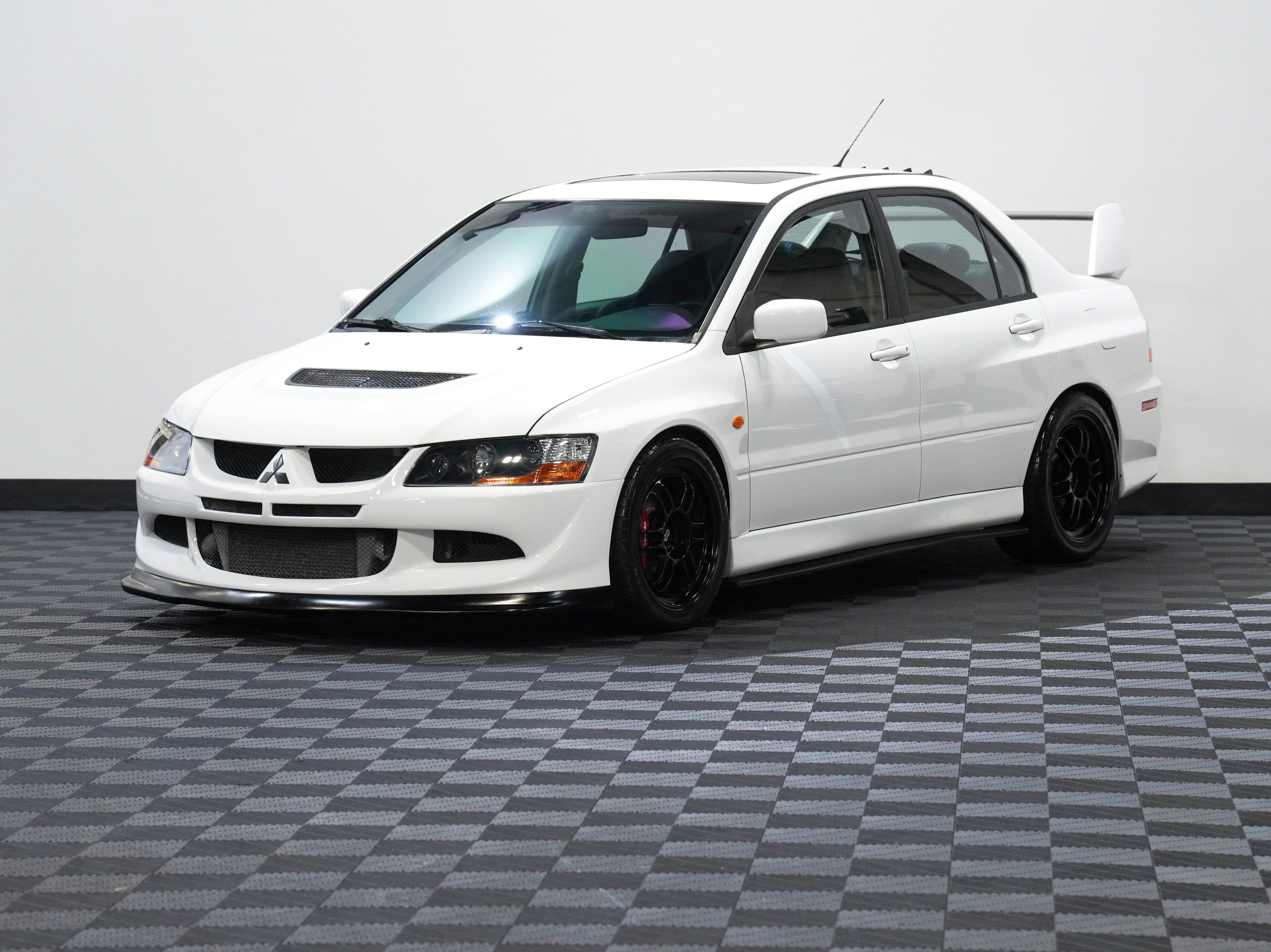 Used 2005 Mitsubishi Lancer Evolution image 3