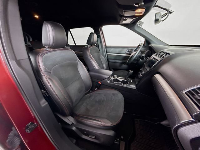Certified 2019 Ford Explorer XLT w/ Equipment Group 202A image 28