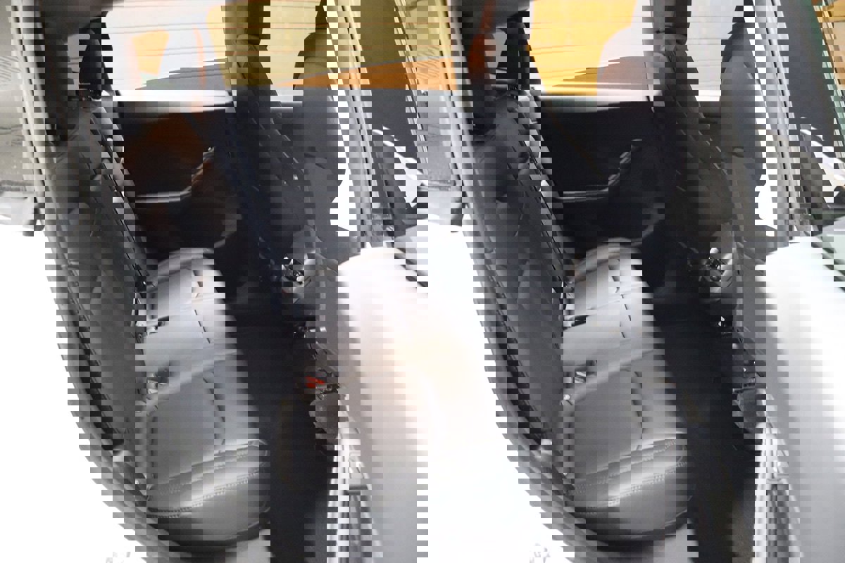 Used 2022 Tesla Model Y Long Range image 39