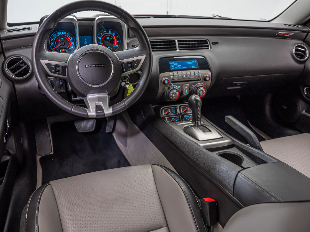 Used 2010 Chevrolet Camaro SS w/ RS Package RWD image 4