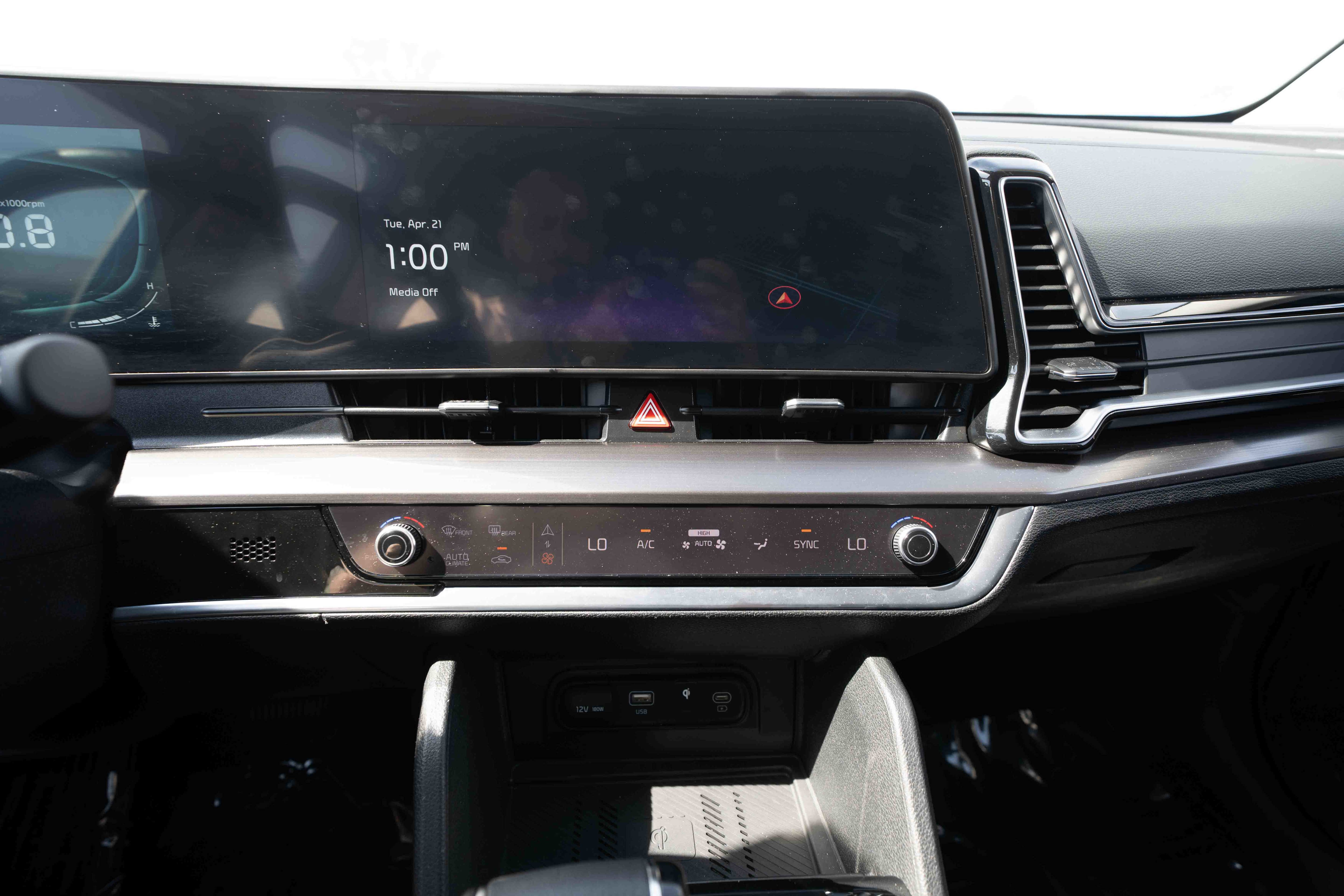 Used 2024 Kia Sportage EX AWD/4WD image 17