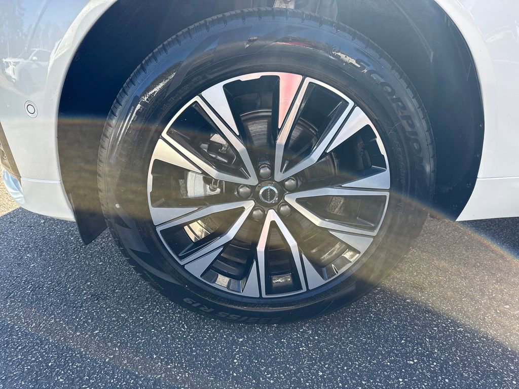 Certified 2025 Volvo XC60 B5 Plus image 31