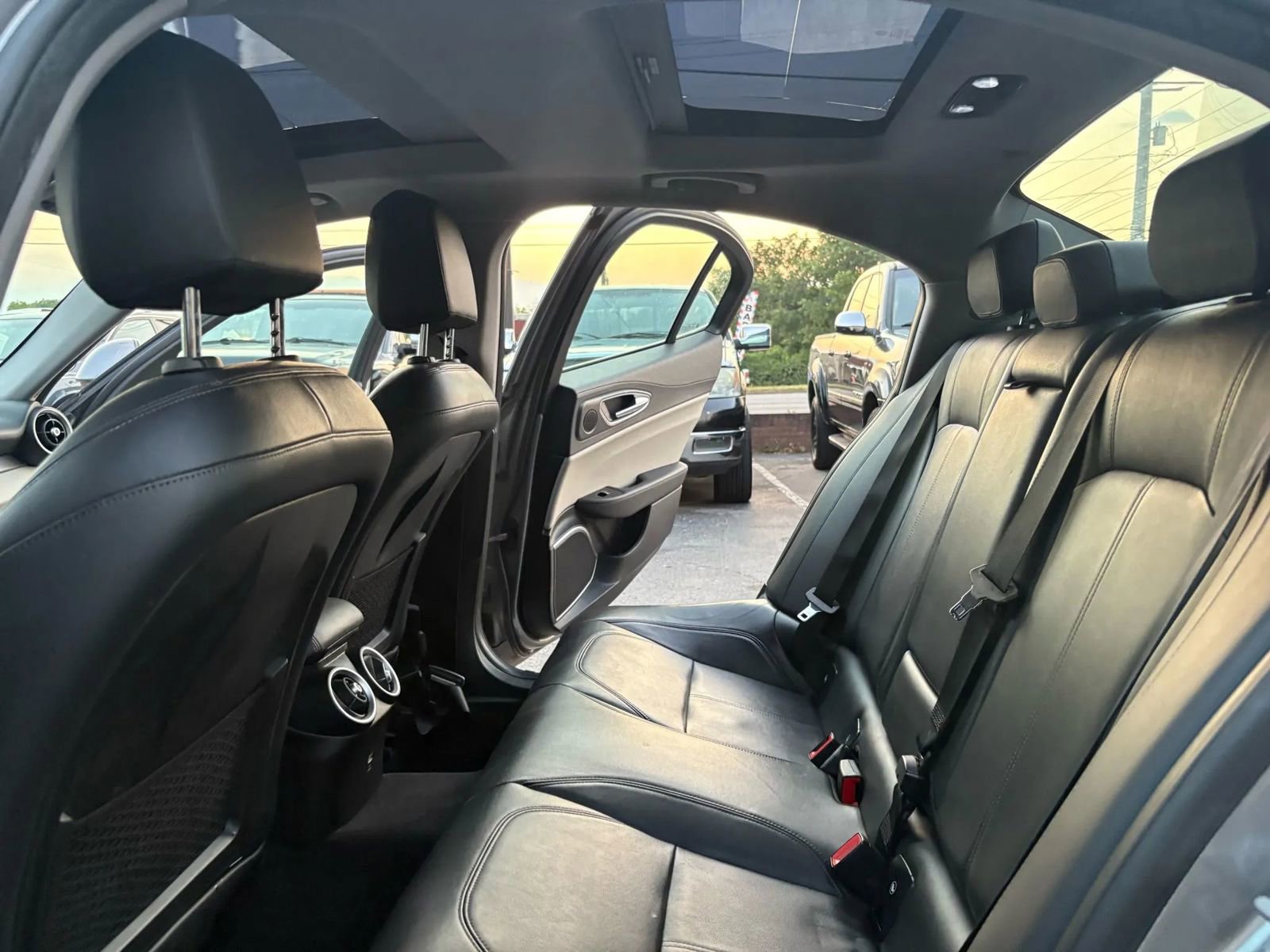 Used 2018 Alfa Romeo Giulia Ti AWD/4WD image 23