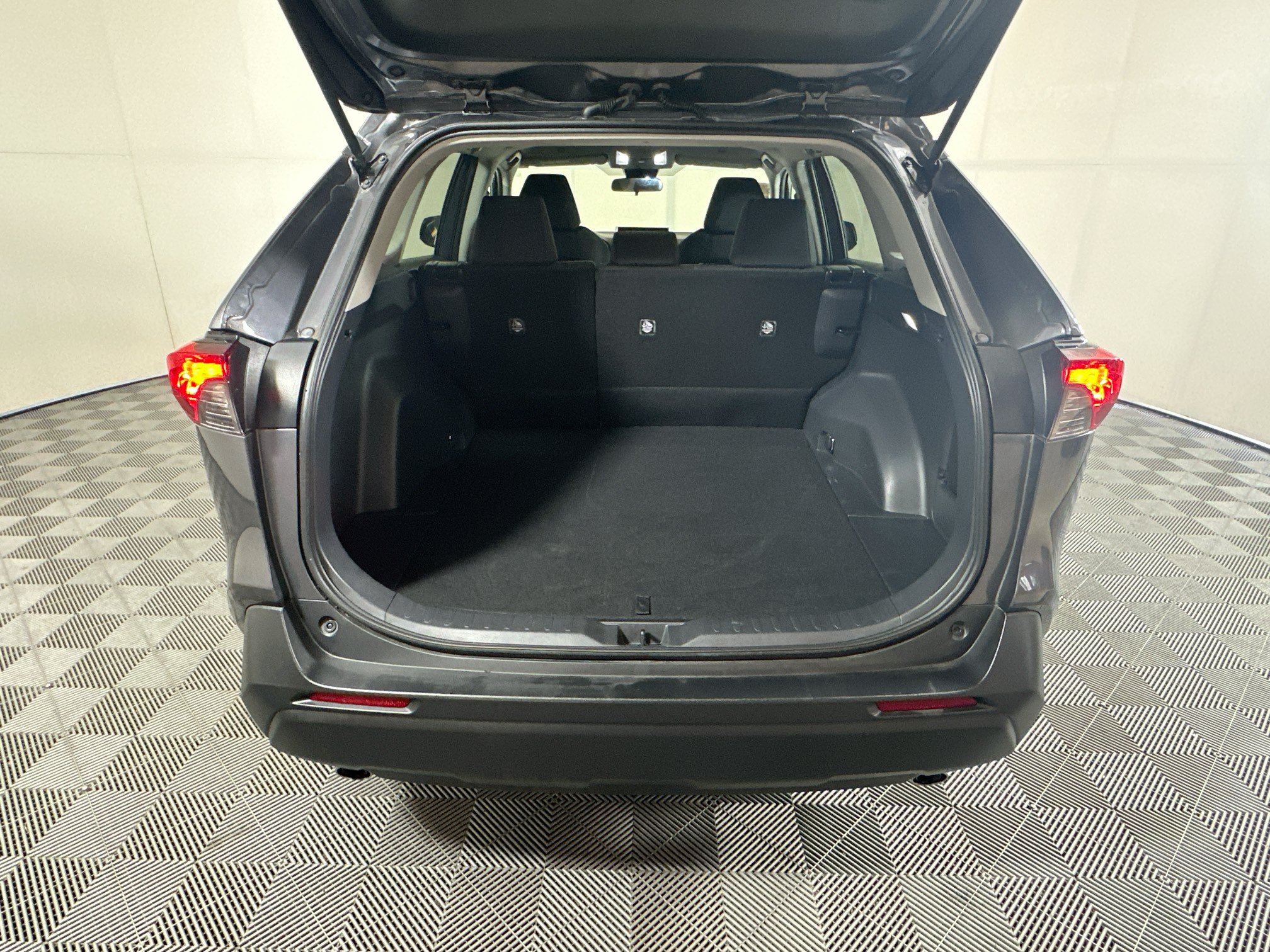 Used 2024 Toyota RAV4 LE FWD image 30