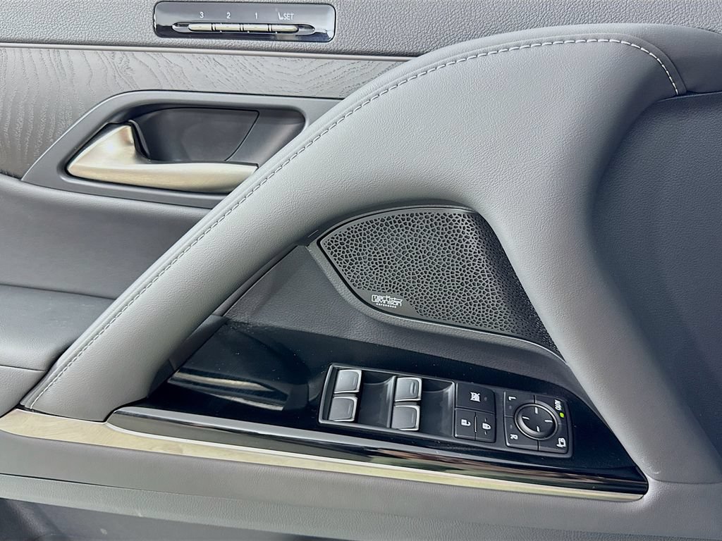 Used 2024 Lexus LX 600 4WD w/ Interior Upgrade Package image 16