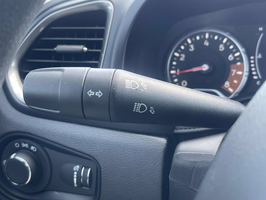 Used 2023 Jeep Renegade Latitude AWD/4WD image 24