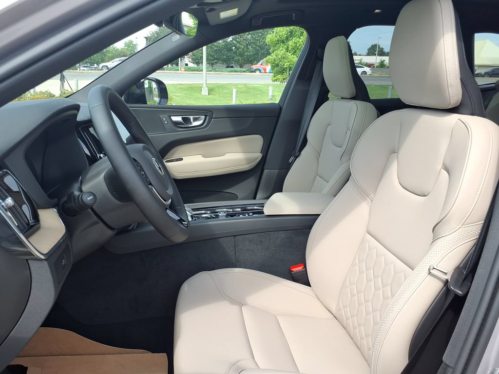 New 2026 Volvo XC60 B5 Plus w/ Protection Package Premier AWD/4WD image 14