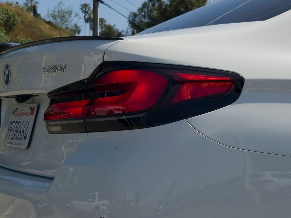 Used 2023 BMW 540i w/ M Sport Package image 5